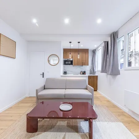 Stylish 4 Stars Near Montmartre & Metro Apartment *
