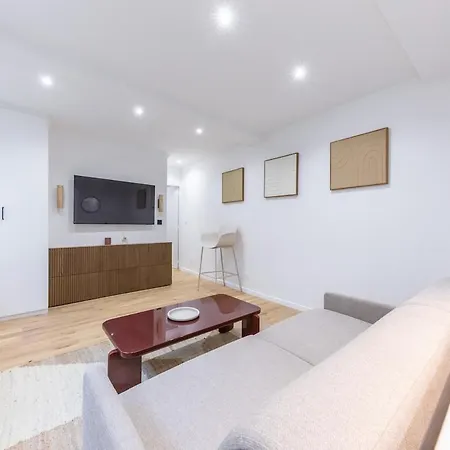 Stylish 4 Stars Near Montmartre & Metro Apartment *