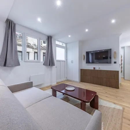 Stylish 4 Stars Near Montmartre & Metro