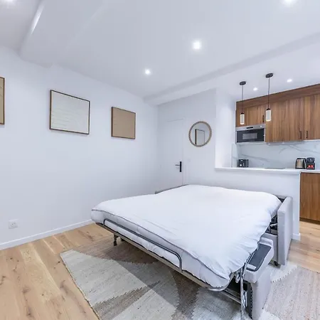 Stylish 4 Stars Near Montmartre & Metro Paris