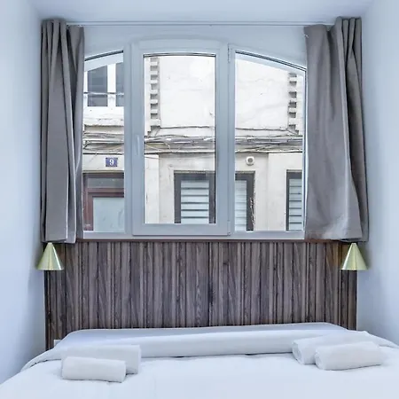 Stylish 4 Stars Near Montmartre & Metro Apartment